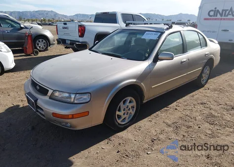 1995 Nissan Maxima Gle/Gxe/Se z USA, uszkodzony, nr VIN JN1CA21D8ST007399